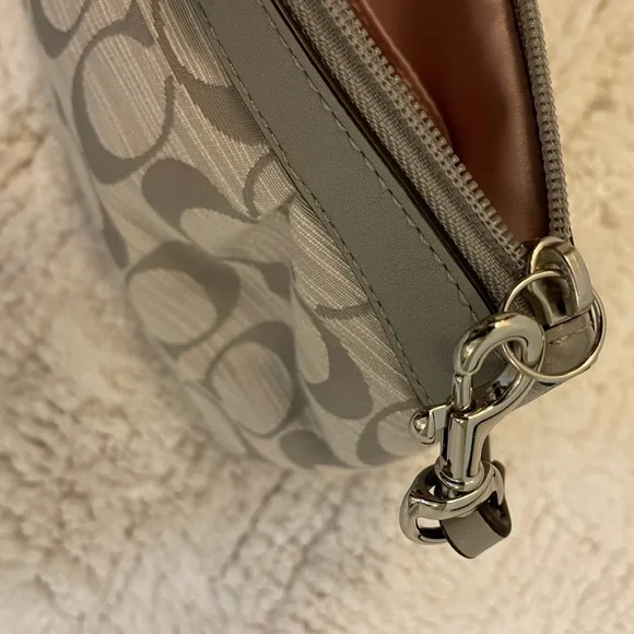 Coach Wristlet New With Tags Beautiful - Picture 5 of 6